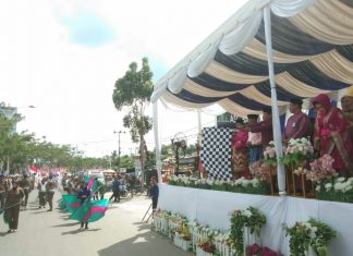 Turut Dilepas Bupati Rohul, Puluhan Ribu Masyarakat Meriahkan Pawai Ta’ruf MTQ 19 Tingkat Kabupaten Bupati Rokan Hulu, H Sukiman saat melepas pawai ta’ruf MTQ ke 19 tingkat Kabupaten Rohul tahun 2019