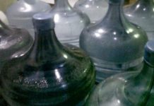 IRT Rambah Tengah Hulu Sebut Bisnis Air Masak Sangat Membantu Penghasilan Rumah Tangga Air Masak yang sudah dimasukkan ke galon dan siap untuk dijual
