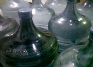 IRT Rambah Tengah Hulu Sebut Bisnis Air Masak Sangat Membantu Penghasilan Rumah Tangga Air Masak yang sudah dimasukkan ke galon dan siap untuk dijual