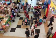 Jelang Hari Raya Idul Fitri Pasar Modern Mulai Ramai Dikunjungi
