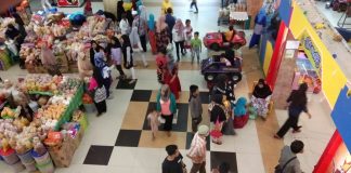 Jelang Hari Raya Idul Fitri Pasar Modern Mulai Ramai Dikunjungi