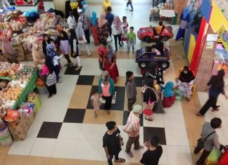 Jelang Hari Raya Idul Fitri Pasar Modern Mulai Ramai Dikunjungi