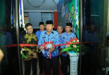 Layanan Klinik Konsultasi Inspektorat Diresmikan Bupati Rohul Ditandai Dengan dengan pemotongan pita, Bupati Rohul H. Sukiman didampingi Sekda Rohul H Abdul Haris SSos MSi dan Inspektur Inspektorat Rohul H Helfiskar SH MH, resmikan Layanan Klinik Konsultasi Inspektorat Rohul.