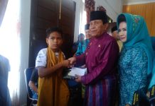 Liburan Sekolah PKK dan Dinas Kesehatan Rohul Gelar Sunat Massal di Muara Rumbai