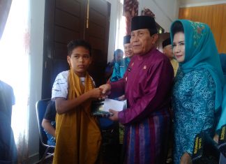 Liburan Sekolah PKK dan Dinas Kesehatan Rohul Gelar Sunat Massal di Muara Rumbai