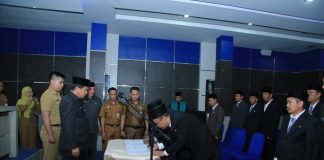 Sekda Rohul Lantik 14 Pejabat Eselon III dan IV dilingkungan Disdukcapil Sekda Rohul Lantik 14 Pejabat Eselon III dan IV dilingkungan Disdukcapil