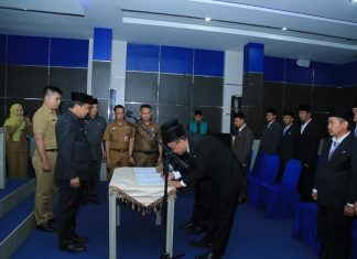 Sekda Rohul Lantik 14 Pejabat Eselon III dan IV dilingkungan Disdukcapil Sekda Rohul Lantik 14 Pejabat Eselon III dan IV dilingkungan Disdukcapil