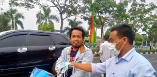 Kabut Asap Tidak Kunjung Reda, BPBD Rohul Bagi Masker