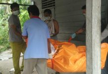 Diduga Kena Stroke, Mayat Seorang Pria di Rohul Ditemukan Sudah Membusuk Jenazah H Muhammad Saleh alias Kumpen akan dibawa ke RSUD Rohul untuk dilakukan visum