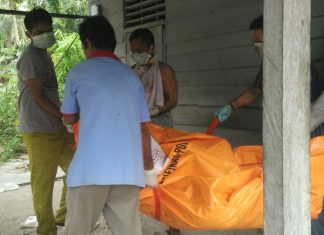 Diduga Kena Stroke, Mayat Seorang Pria di Rohul Ditemukan Sudah Membusuk Jenazah H Muhammad Saleh alias Kumpen akan dibawa ke RSUD Rohul untuk dilakukan visum