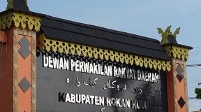 Sedang Direhap, Sepekan Kedepan DPRD Rohul Tak Agendakan Paripurna Plang Kantor DPRD Kabupaten Rokan Hulu
