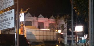 Masyarakat Rohul Kecewa, Mobil Truck Tronton Melintas Ditengah Kota