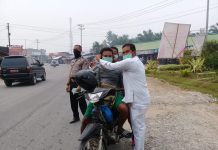 Pemdes Ujungbatu Bagikan Masker ke Warga, Balita dan Bumil Pemdes Ujungbatu Bagikan Masker ke Warga, Balita dan Bumil