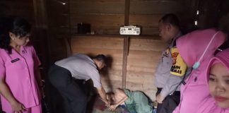 Polsek Rambah Bagi-Bagi Sembako Warga Kurang Mampu Polsek Rambah Bagi-Bagi Sembako Warga Kurang Mampu