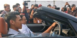 Konvoi Mobil Listrik, Anies Disopiri Pembalap Sean Gelael