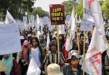 Demo di Istana, Petani Ramai-ramai Sobek Sertifikat