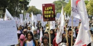Demo di Istana, Petani Ramai-ramai Sobek Sertifikat