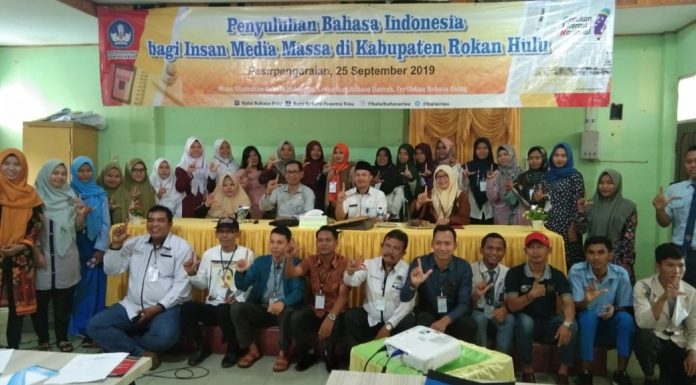 Penyuluhan Bahasa Indonesia Bagi Insan Media