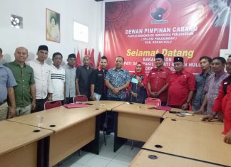 Ikut Penjaringan Balon Bupati, H Erizal ST Kembali Rajud Koalisi Bersama PDIP Usai mengambil formulir pendaftaran, Andrizal dan rombongan foto bersama dengan pengurus DPC PDIP Rohul, Kamis (19/9/2019)