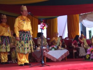 Bupati Rohul, H Sukiman saat menjadi Pembina Upacara peringatan HUT Kabupaten Rokan Hulu yang ke 20 dihalaman Kantor Bupati Rohul