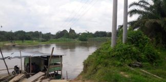 Mengerikan, 2 Tiang Listrik di Rohul Ancam Keselamatan Warga Pekantebih Kondisi pondasi tiang listrik milik PLN di Dusun III Kecamatan Kepenuhan Hulu terjadi abrasi.