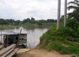 Mengerikan, 2 Tiang Listrik di Rohul Ancam Keselamatan Warga Pekantebih Kondisi pondasi tiang listrik milik PLN di Dusun III Kecamatan Kepenuhan Hulu terjadi abrasi.
