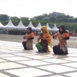 Penampilan Kesenian Budaya Suku Melayu berupa gondang brogong dan silek