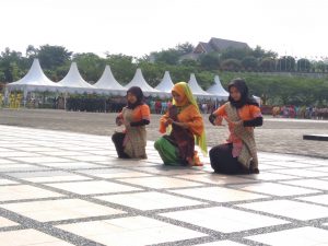 Penampilan Kesenian Budaya Suku Melayu berupa gondang brogong dan silek
