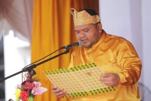 Ketua DPRD Rohul Novliwanda Ade Putra ST membacakan Visi dan Misi Kabupaten Rohul saat pelaksanaan upacara peringatan Hari Jadi ke 20 Kabupaten Rohul