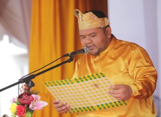 Dukung Presiden dan Wapres Terpilih, Ketua DPRD Rohul Ajak Masyarakat Bersatu Ketua DPRD Rohul Novliwanda Ade Putra ST membacakan Visi dan Misi Kabupaten Rohul saat pelaksanaan upacara peringatan Hari Jadi ke 20 Kabupaten Rohul