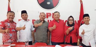 Ikut Tes Wawancara, Ir H Hamulian Nasution Semakin Yakin Raih PDIP Balon Bupati Rohul, Ir H Hamulian Nasution usai tes wawancara foto bersama dengan Panitia Penjaringan dari DPD PDIP Riau