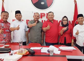 Ikut Tes Wawancara, Ir H Hamulian Nasution Semakin Yakin Raih PDIP Balon Bupati Rohul, Ir H Hamulian Nasution usai tes wawancara foto bersama dengan Panitia Penjaringan dari DPD PDIP Riau