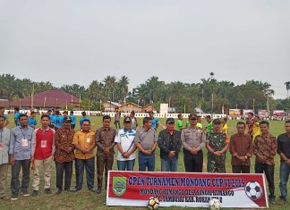 Bupati Rohul Buka Turnamen Bola Kaki