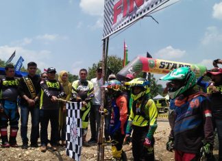 Jelajah Rimba Rohul Arungi Danau Sipogas