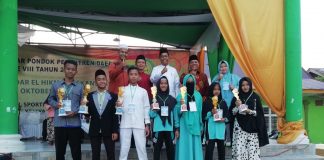 POSPENAS Jabar 2019, 2 Santri Ponpes Daarul Quran Rohul Wakili Riau Santri/wati Ponpes Daarul Quran Darussalam Foto bersama Kabid Pakis dan Kasi Pontren Kanwil Kemenag Riau.