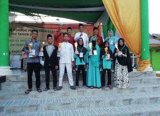 POSPENAS Jabar 2019, 2 Santri Ponpes Daarul Quran Rohul Wakili Riau Santri/wati Ponpes Daarul Quran Darussalam Foto bersama Kabid Pakis dan Kasi Pontren Kanwil Kemenag Riau.