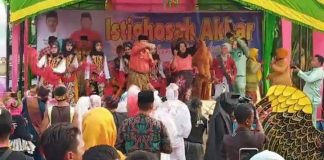 HUT Desa Boncah Dipenuhi Pocong Bergoyang
