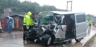 Diduga Ngantuk, Sopir Daihatsu Tewas Tabrak Ekor Tronton