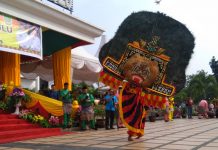 Meriahnya HUT Rohul ke 20 Dengan Penampilan Berbagai Budaya