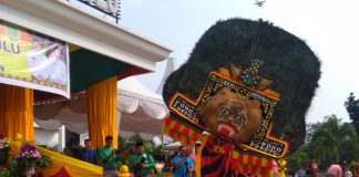 Meriahnya HUT Rohul ke 20 Dengan Penampilan Berbagai Budaya