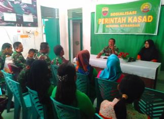 Danramil 02 Rambah Sosialisasi Tentang Bijak Gunakan Medsos Danramil 02 Rambah, Kapten Inf Kasmir pada saat memaparkan materi tentang bijak menggunakan Medsos