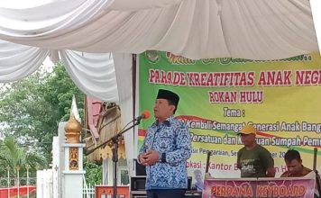 Sukiman Menangis Dalam Acara Parade Kesenian Rohul, Berikut Penyebabnya