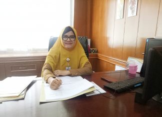 Berdasarkan Permendagri 56, Sekretariat Daerah Rohul Jadi 11 Bagian Kabag Organisasi Setda Rohul, Sinta Sapta Kumala SSTP diruang kerjanya. Senin (21/10/2019) pagi.