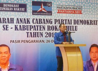 Sejak Dibukanya Penjaringan, Kader Demokrat Rohul Belum Ada Mengambil Formulir Ketua DPC Partai Demokrat Rohul, Kelmi Amri SH menyampaikan kata sambutan pada Acara Musancab di Sapadia Rohul Hotel