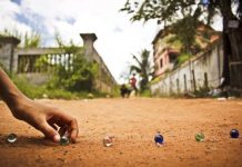 Mainan Anak Jaman Dulu Penuh Kenangan Salah satu permainan jaman dulu, Kelereng atau gundu