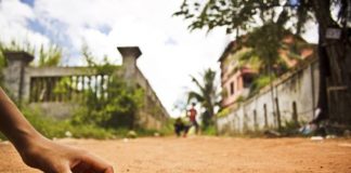 Mainan Anak Jaman Dulu Penuh Kenangan Salah satu permainan jaman dulu, Kelereng atau gundu