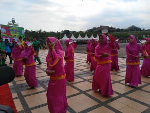 Penampilan suku Minang, Tari Piring