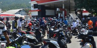 Warga Keluhkan Isi Premium Didua SPBU di Rohul Harus Antri salah satu warga antri di salah satu SPBU. (Sumber foto Goggle)