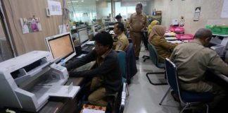PNS Dilarang Komentari Politik, Jokowi Renggut Kebebasan?