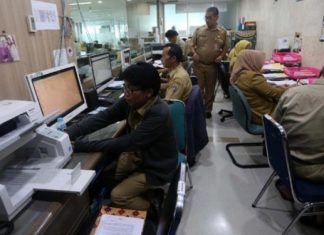 PNS Dilarang Komentari Politik, Jokowi Renggut Kebebasan?